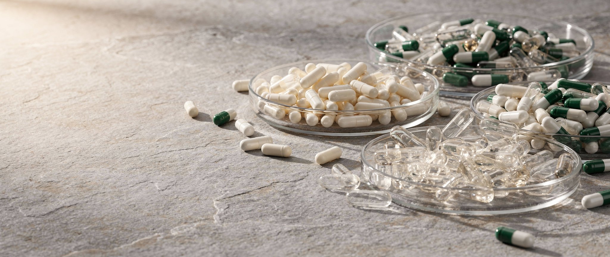 Empty two-piece hard capsules in different materials and colours